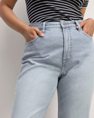 The Cheeky Hourglass Jean | Light Sky | 28.5" Inseam