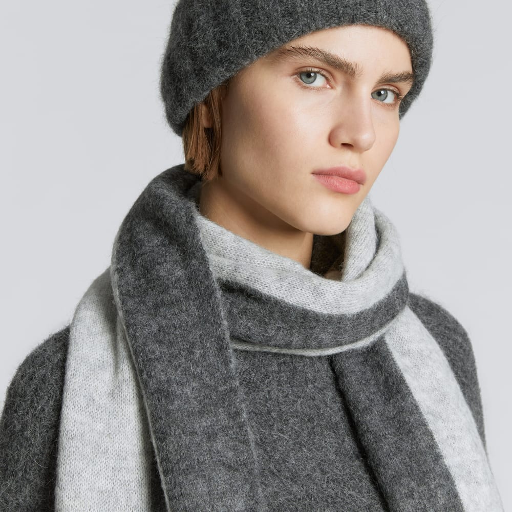 The Alpaca Patterned Scarf | Light Heather Grey / Dark Charcoal