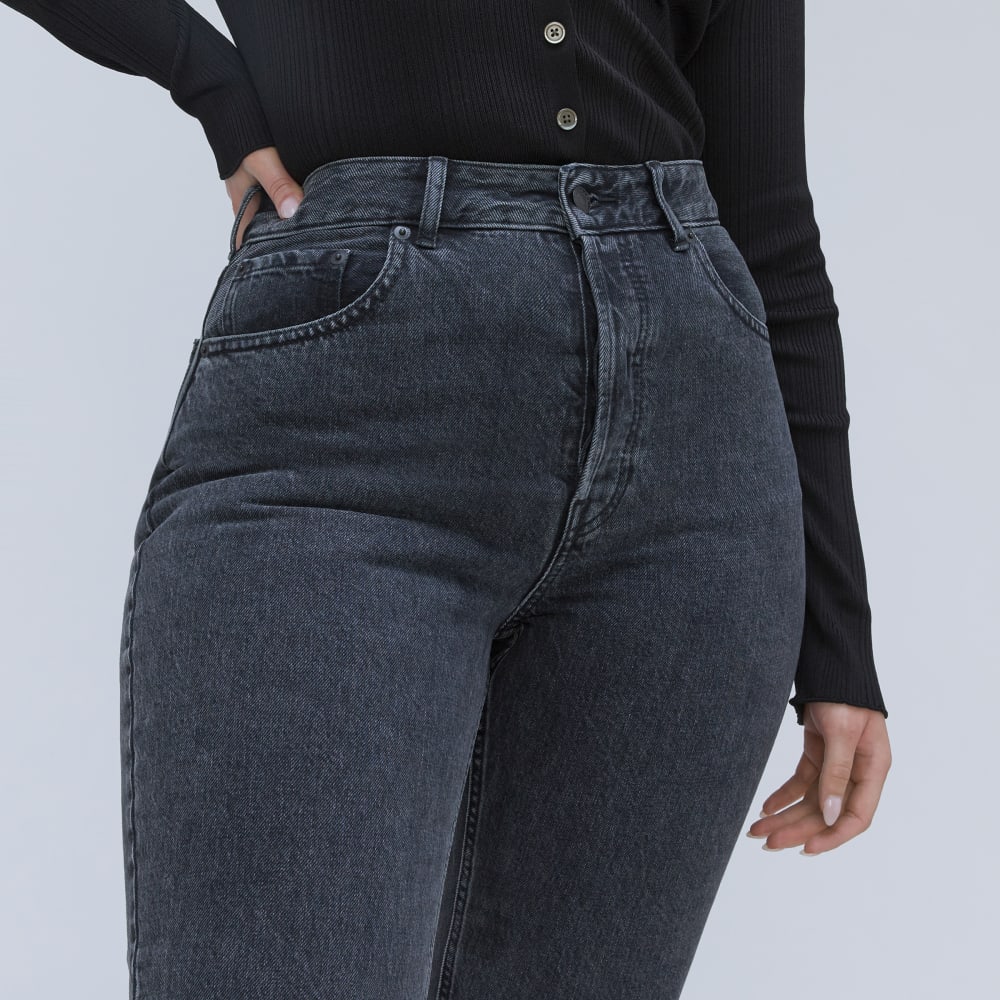 The '90s Cheeky Hourglass Jean | Washed Black | 28.5" Inseam