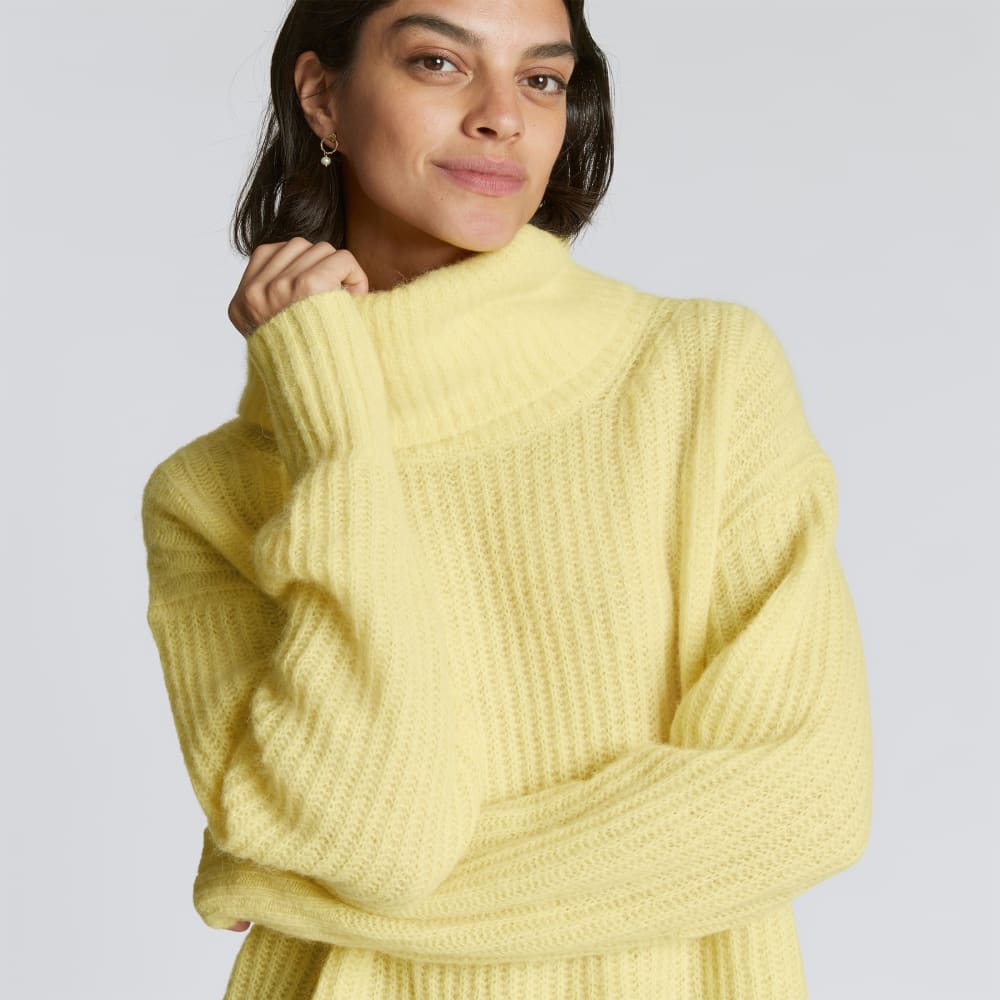 The Alpaca Oversized Turtleneck | Lemon