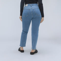 The Cheeky Hourglass Jean | Stone-Washed Sky | 26.5" Inseam