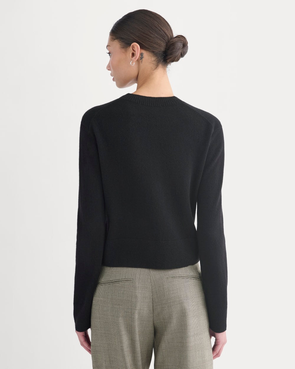 Cashmere Cropped High-V Sweater | Black