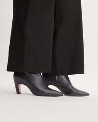 The Short Banana Boot | Black