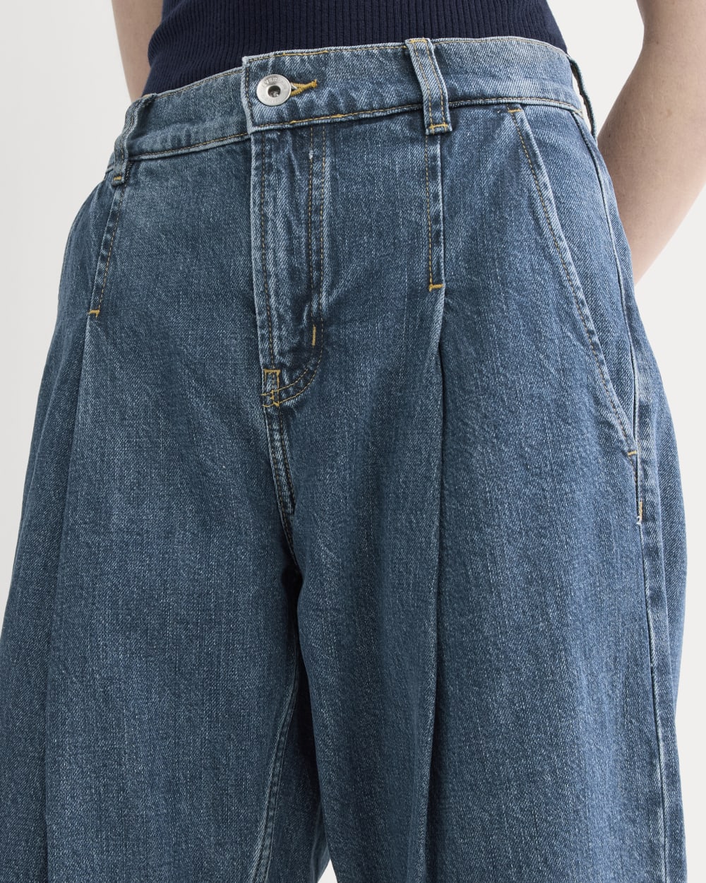 The High Rise Pleated Jean | Mid Indigo